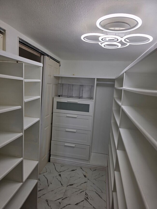 Building Photo - Beautiful 3BR 2BA Home w/ Private Pool • Pool + Covered Patio • Attached Garage in Phoenix