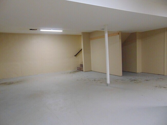Building Photo - 12820 W Hwy EE