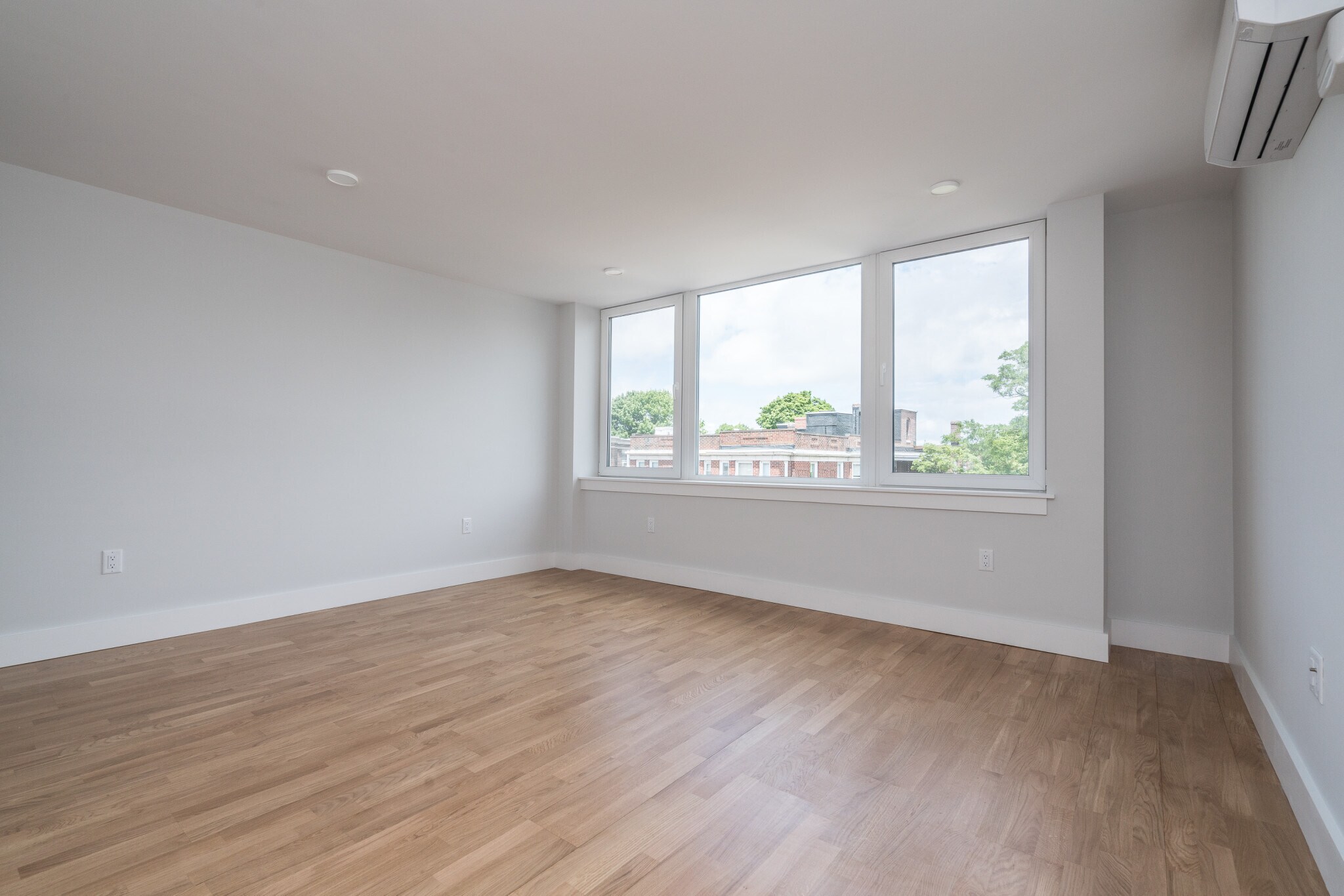 Building Photo - 334 Harvard St