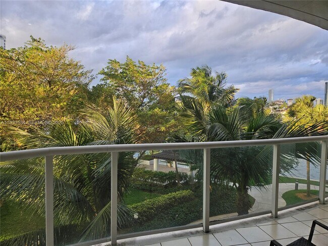 Building Photo - 4000 Island Blvd