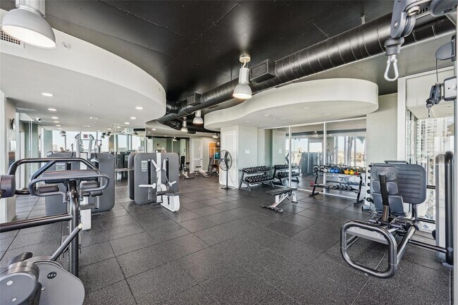 Building Photo - 777 N Ashley Dr