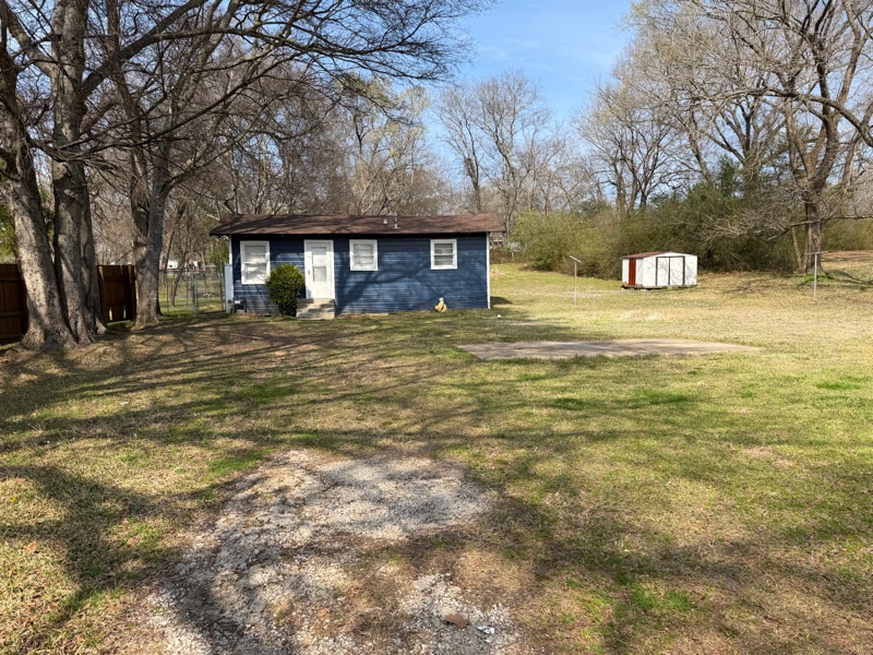 Building Photo - 304 W Main St