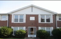 Building Photo - 2 bed 1 bath apartment located in Speedway...