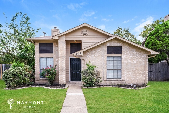 Building Photo - 600 Rancho Dr
