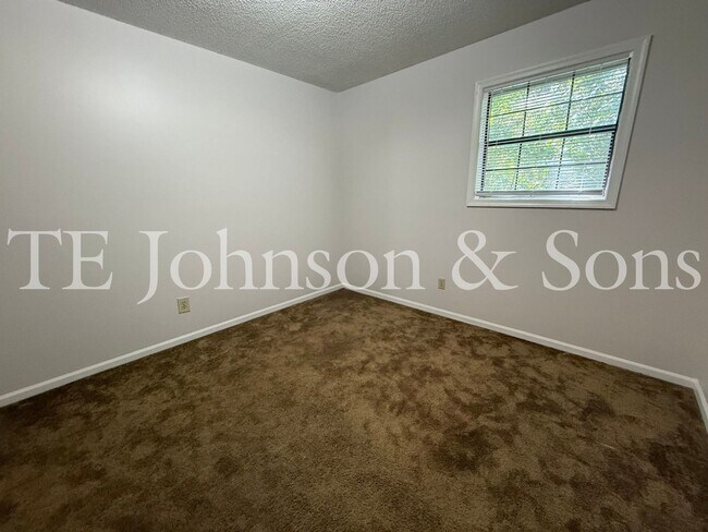 Building Photo - 2570 Green Oaks Ct SE