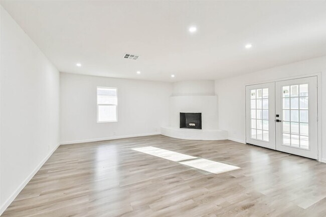 Building Photo - 6315 Overdale St