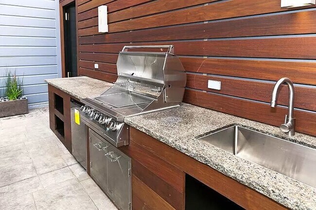 Building Photo - 2874 Harrison-A