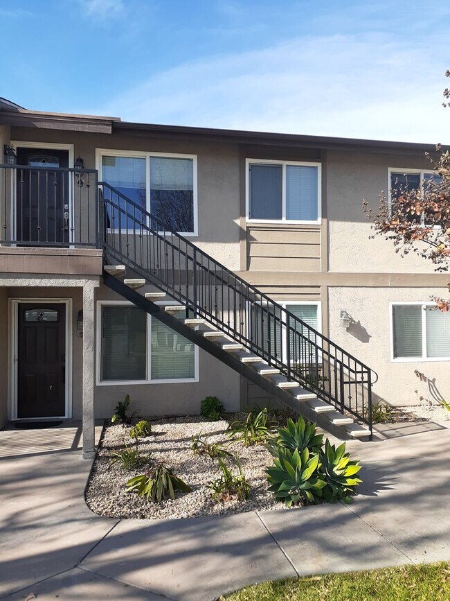 Building Photo - 1440 Oakdale Ave