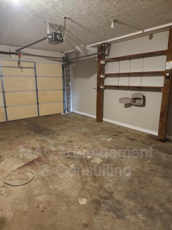 Building Photo - 143 W Gate Dr