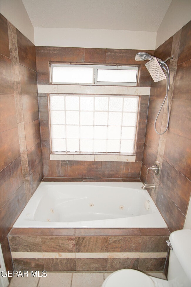 Building Photo - 5917 Chippendale Ave