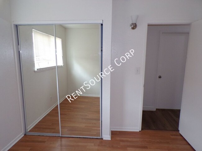 Building Photo - 1820 Calico Dr