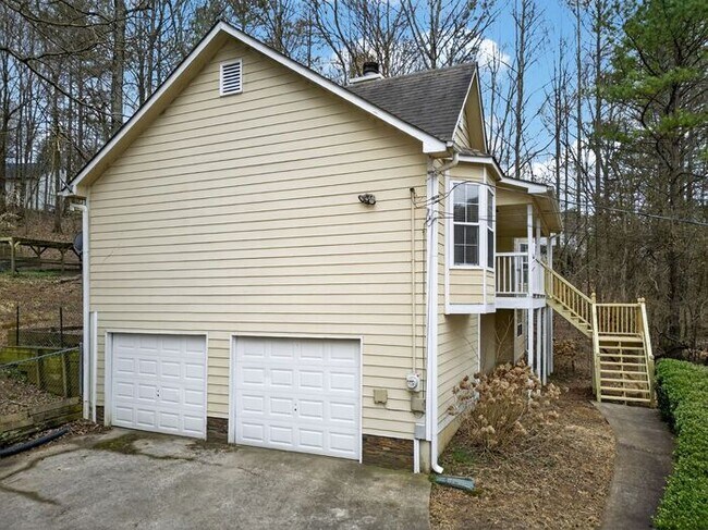 Building Photo - 3 bedroom Ranch with partially finished basement