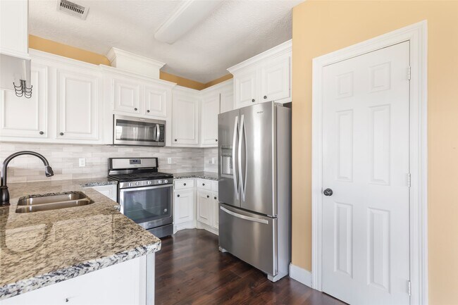 Building Photo - 205 Rue Orleans St