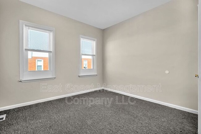 Building Photo - 425 N Curley St