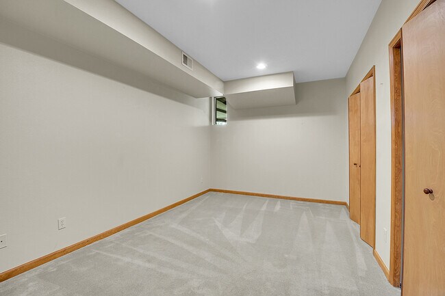 Building Photo - 5368 Evergreen Heights Dr