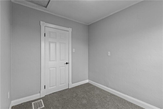 Building Photo - 616 Highland Ave