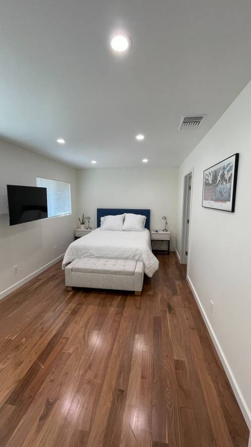 Master Bedroom Ensuite - 771 Sunset Ave