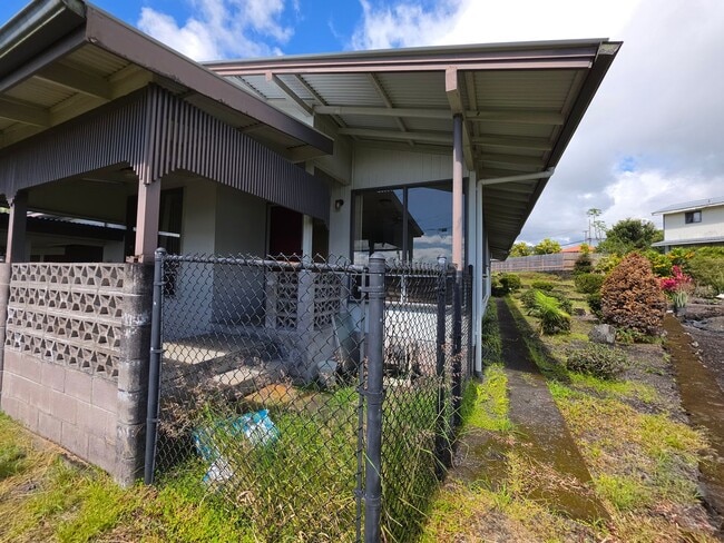 Building Photo - Available July 1 | Flexible 5-Bedroom Layout | 3.5BA Home | Secured Carport