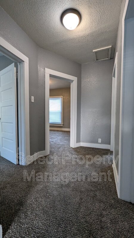 Building Photo - 1115 Maple Ave