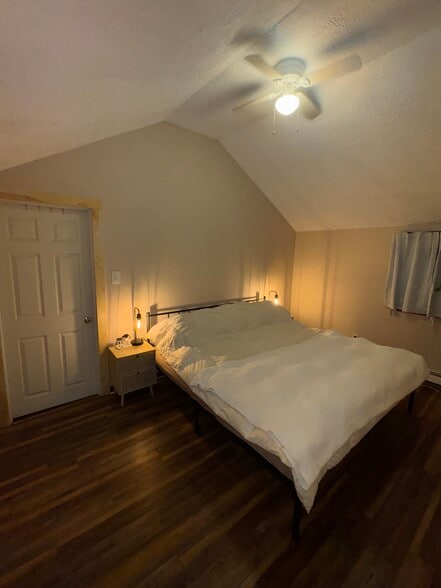Main Bedroom - 31 Walling Rd