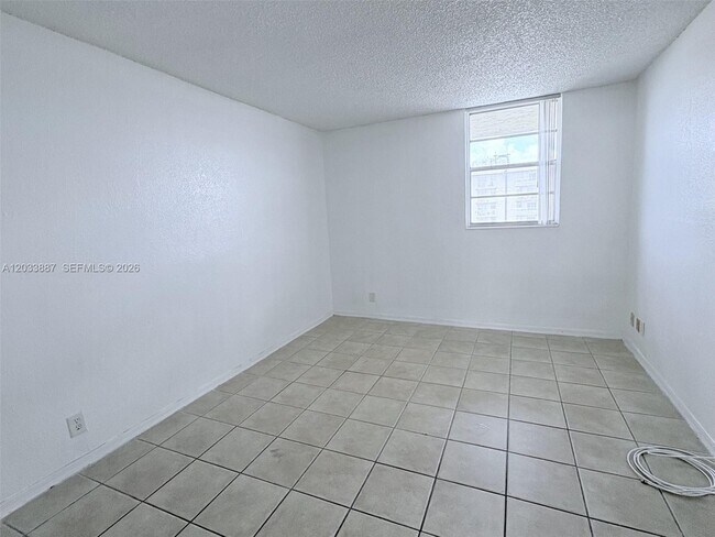 Building Photo - 4550 NW 9th St