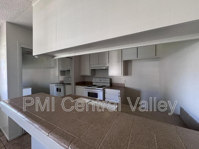 Building Photo - 4479 La Cresta Way