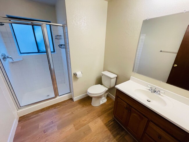 Building Photo - Spacious 4 bed 3 bath house for RENT in So...