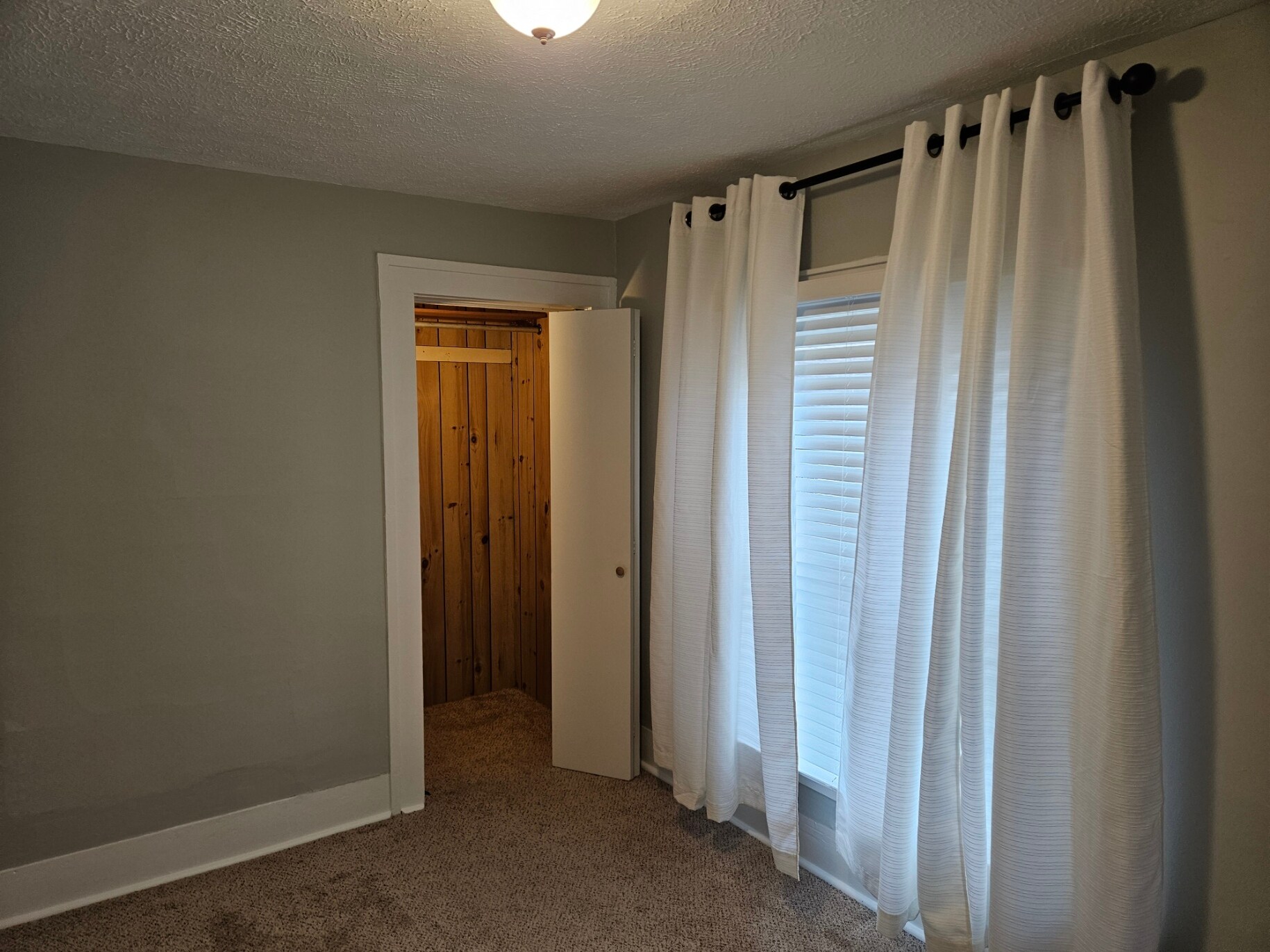 Bedroom with walk in closet - 308 Franklin Ave