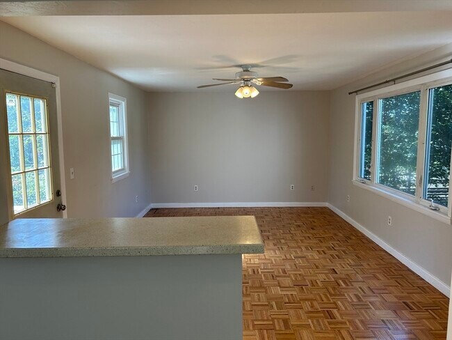 Building Photo - 44 Carruth St