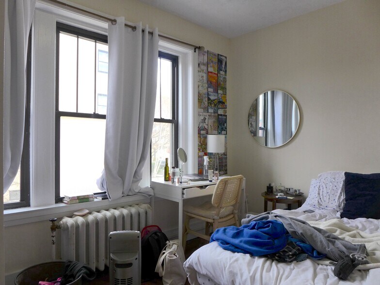 Building Photo - 14 Medfield St