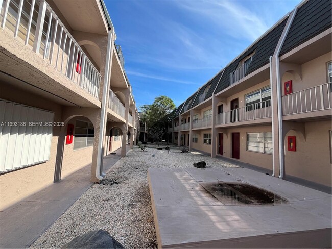 Building Photo - 1100 SE 4th Ave