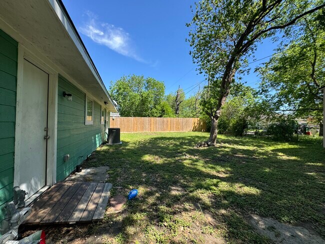 Building Photo - 5846 Westover St