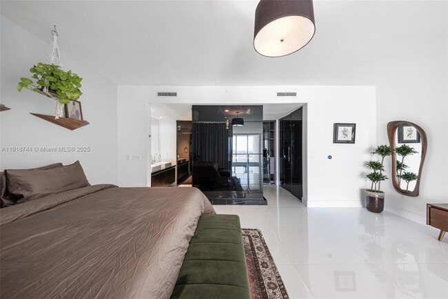 Building Photo - 1040 Biscayne Blvd