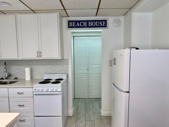 Building Photo - 14401 Front Beach Rd
