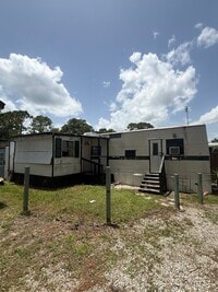 Building Photo - 4115 Aurora Rd
