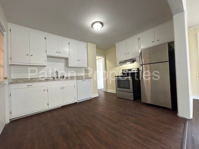 Building Photo - 999 Seminole Dr