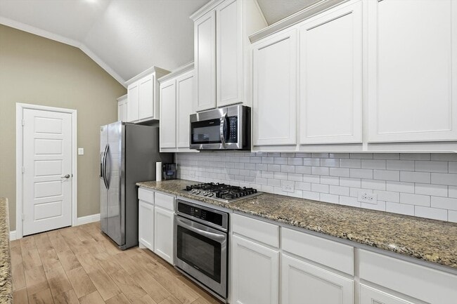 Building Photo - 904 10th St
