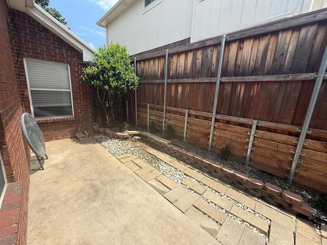 Building Photo - 1126 Holly Dr
