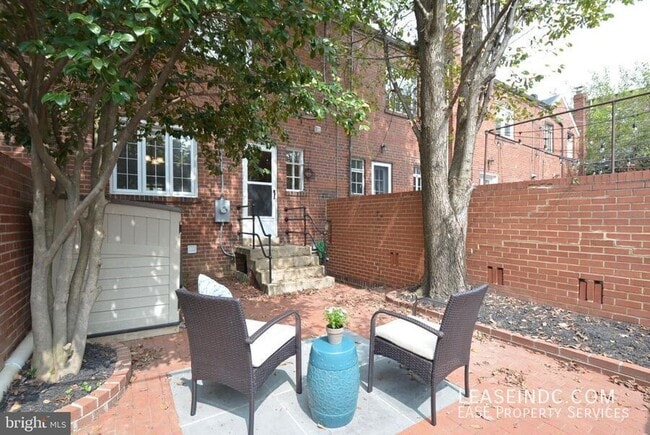 Building Photo - 704 Devon Pl