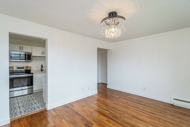 Building Photo - 2308-2312 Harper Avenue