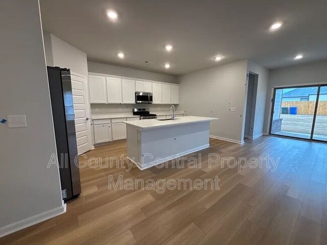 Building Photo - 15640 Tillane Pk Dr