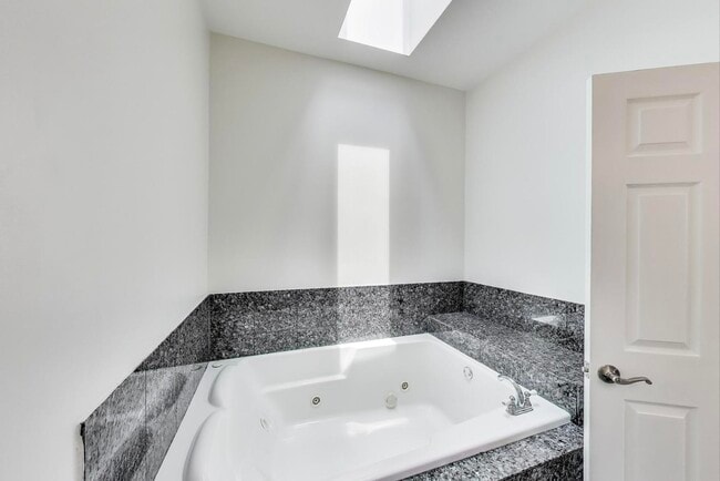 Building Photo - 737 E 50th St