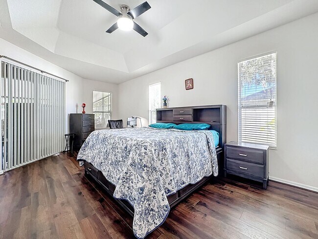 Building Photo - A home built for living well: 4Bedrooms/3Baths sophisticated home in Fells Cove!