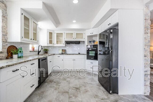 Building Photo - 13806 San Juan Ave