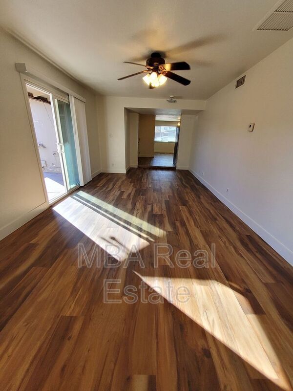 Building Photo - 1444 W Huntington Dr