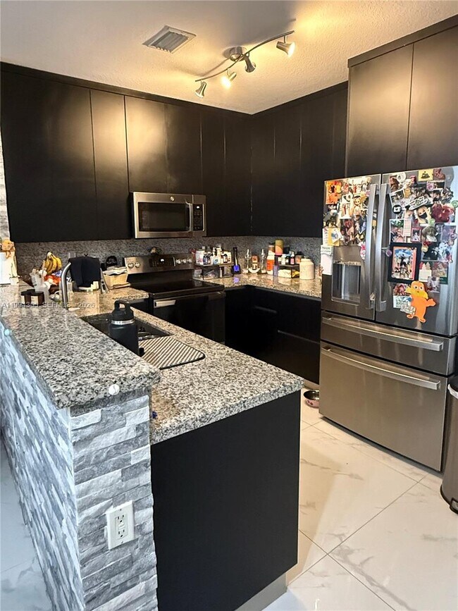 Building Photo - 8470 SW 150th Ave