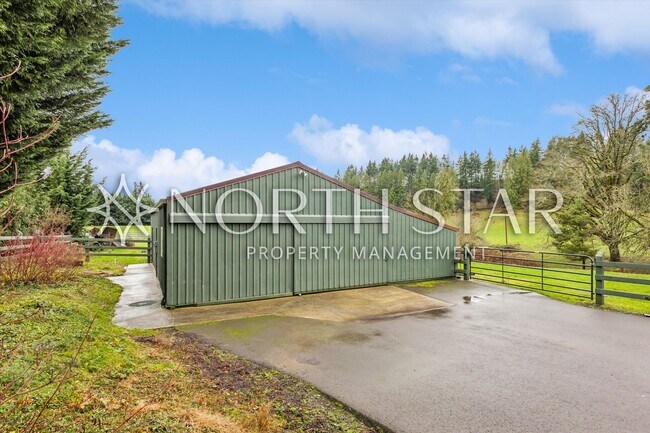 Building Photo - Escape to the Country, Spacious Contemporary in Wilsonville with Shop