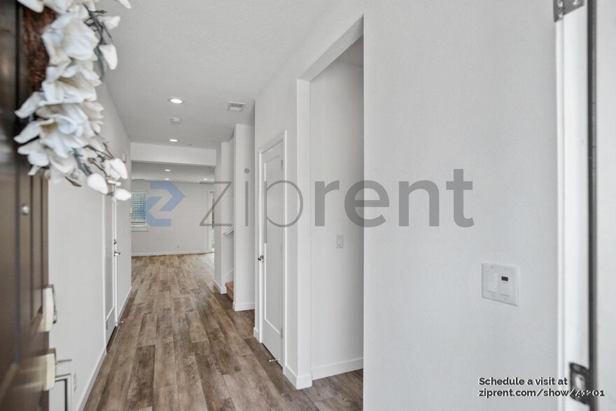 Building Photo - 1280 Hernandez Wy