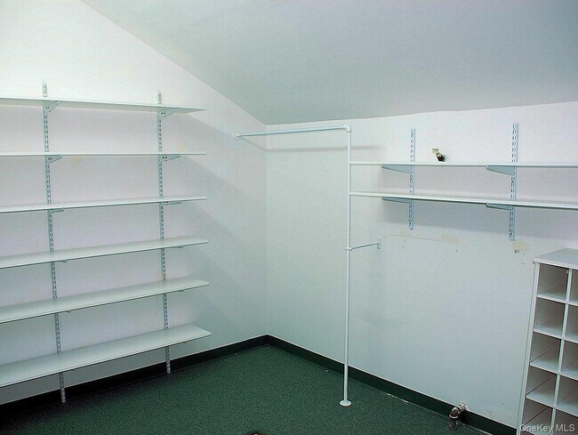 Building Photo - 1404 Pondcrest Ln