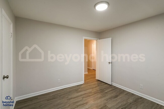 Building Photo - Amazing Recently Updated Home with Fenced Yard and Bonus Room!